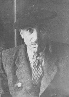 “In a ladies' hat”, a comic photo of Mikhail Verzhbinsky in a ladies' hat with a cigarette in his mouth