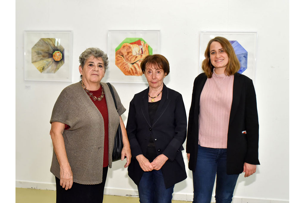 Gabriele Matzner, Nina WR und Marina Hanke in der Ausstellung „Oktogone“, Galerie „ega: frauen in zentrum“