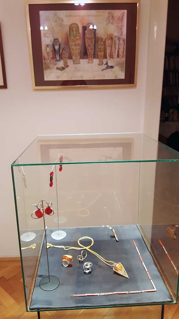 Picture "Psychoanalyses of the Pharaoh"s Family" and suittable jewelry