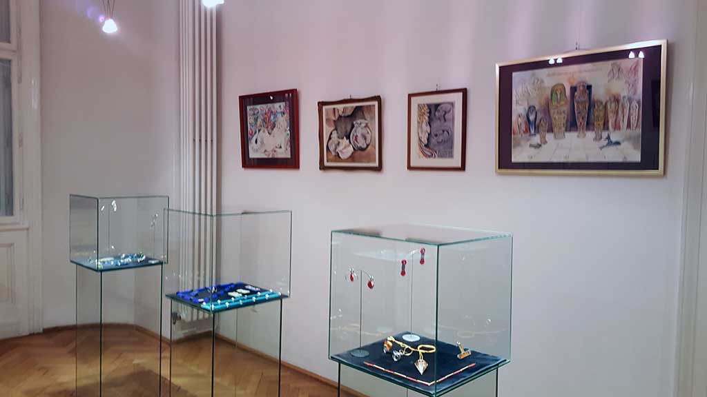 Views of watercolors and juwerly design